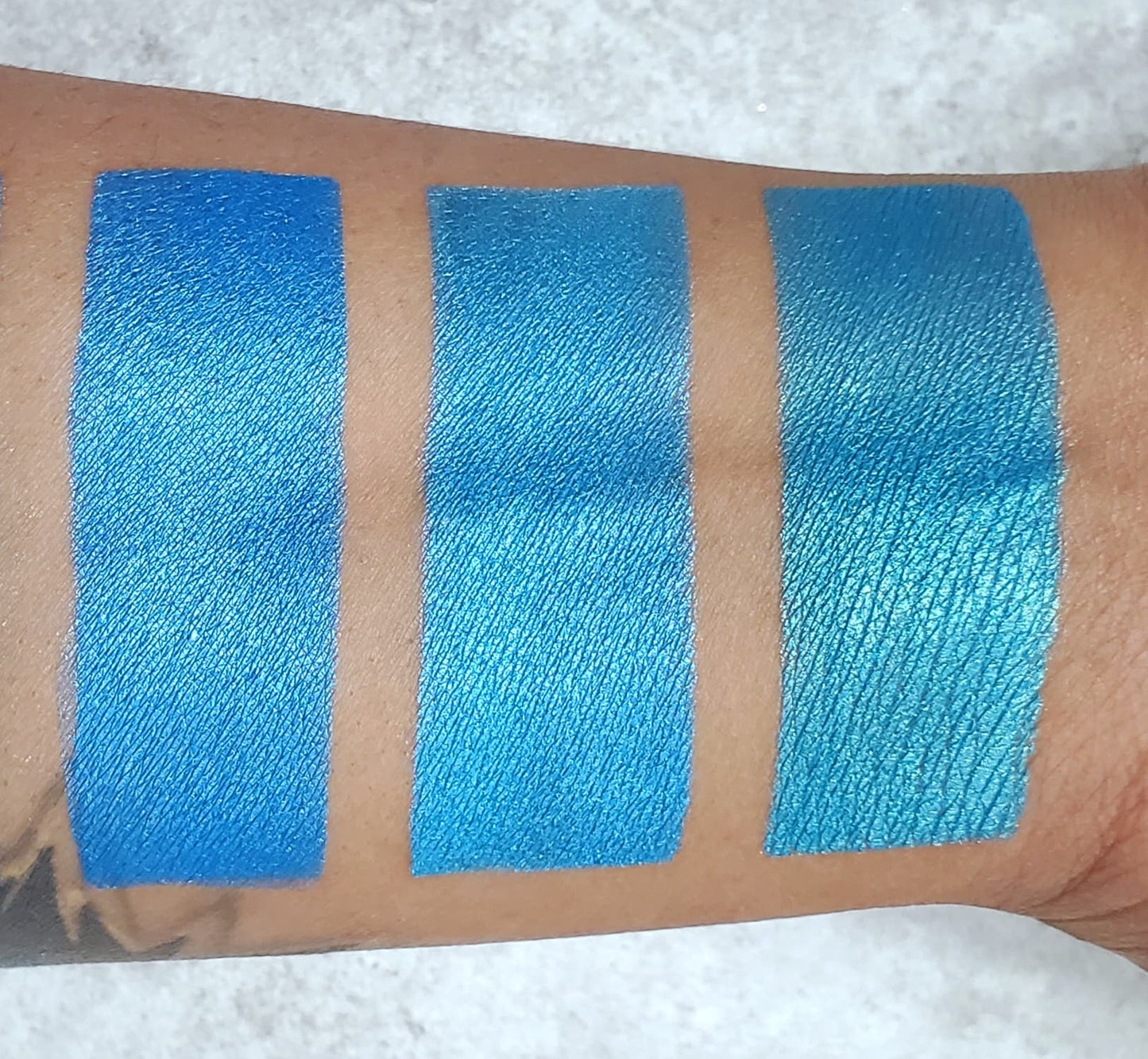 Peacock - Eyeshadow Bright Blue