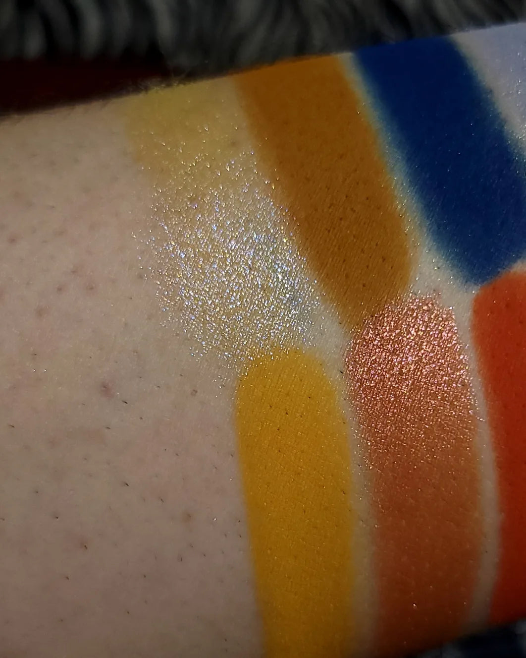 Daisy Daze - Eyeshadow Fairy Topper Yellow with Blue Gold Sparkle