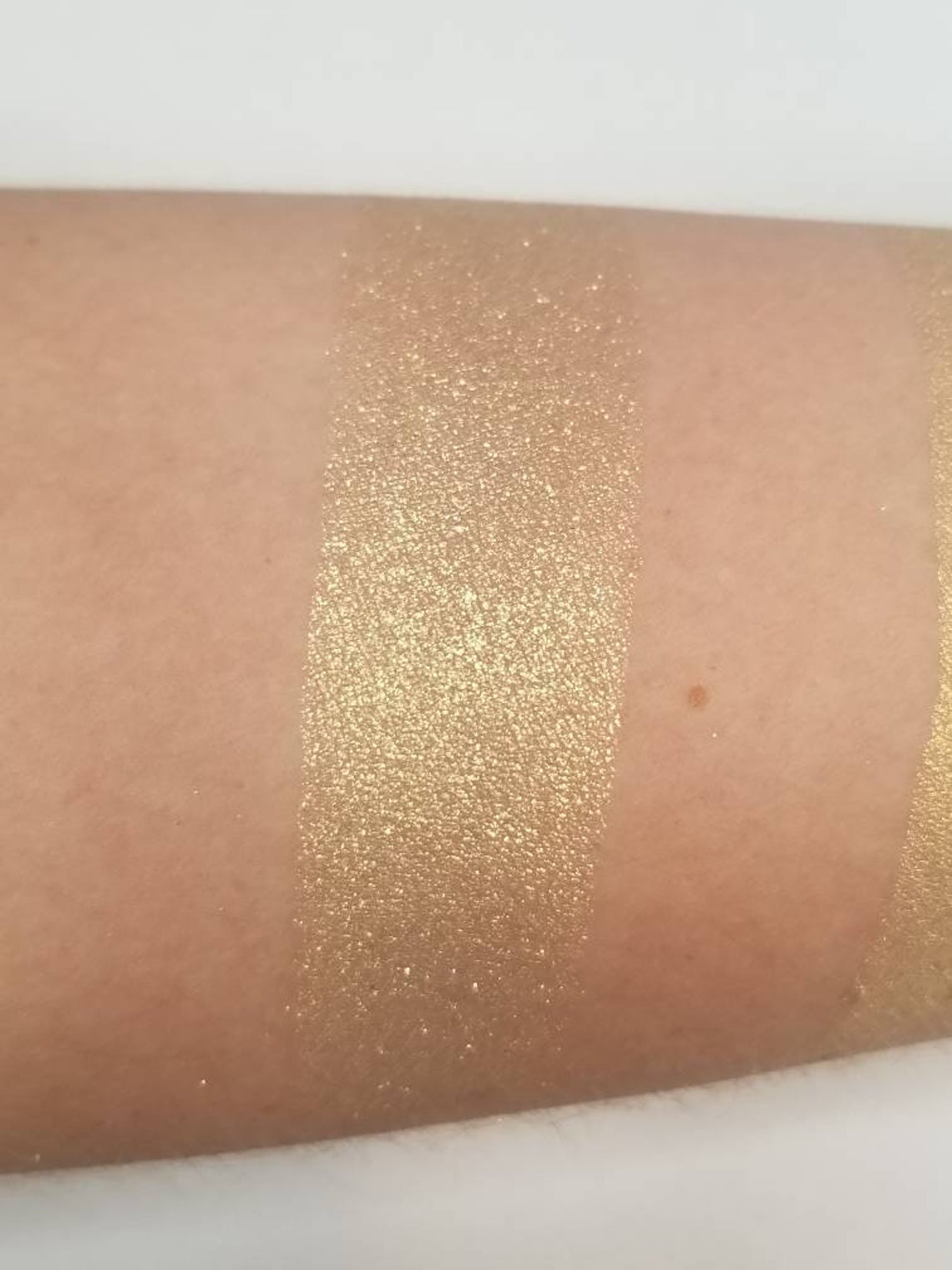 V.I.P - Highlighter Eyeshadow Gold Sparkle