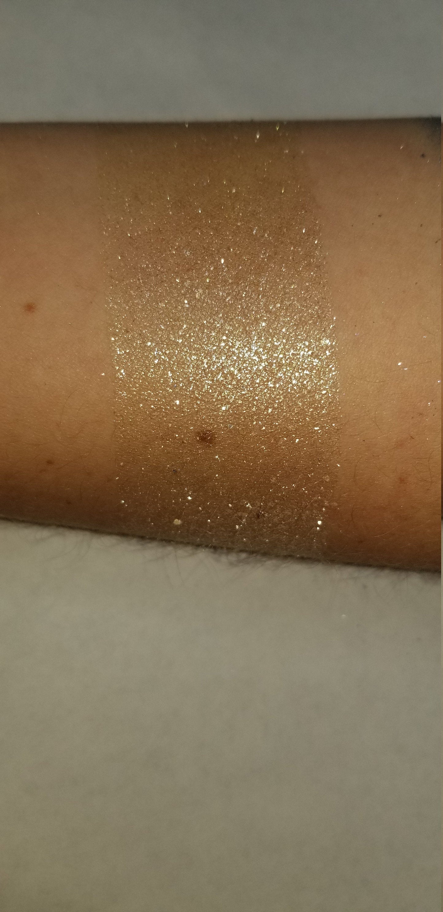 Gorgon - Highlighter Eyeshadow Green Gold Sparkle