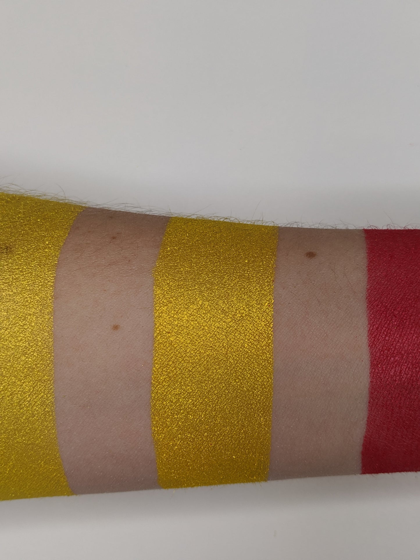 Buttercup - Eyeshadow Bold Yellow Shimmer