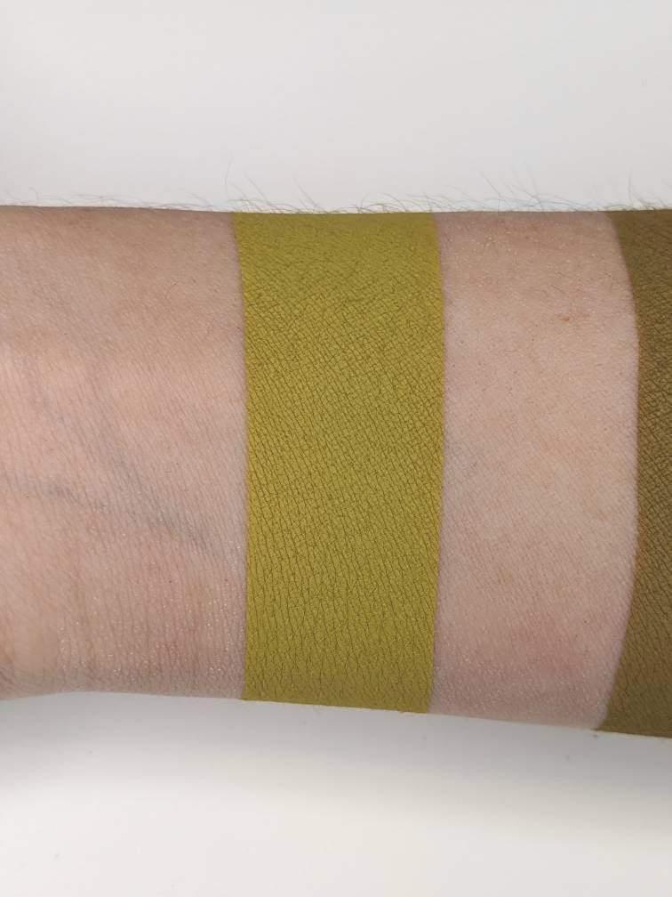 Dirty Martini - Matte Eyeshadow Chartreuse Yellow-Green
