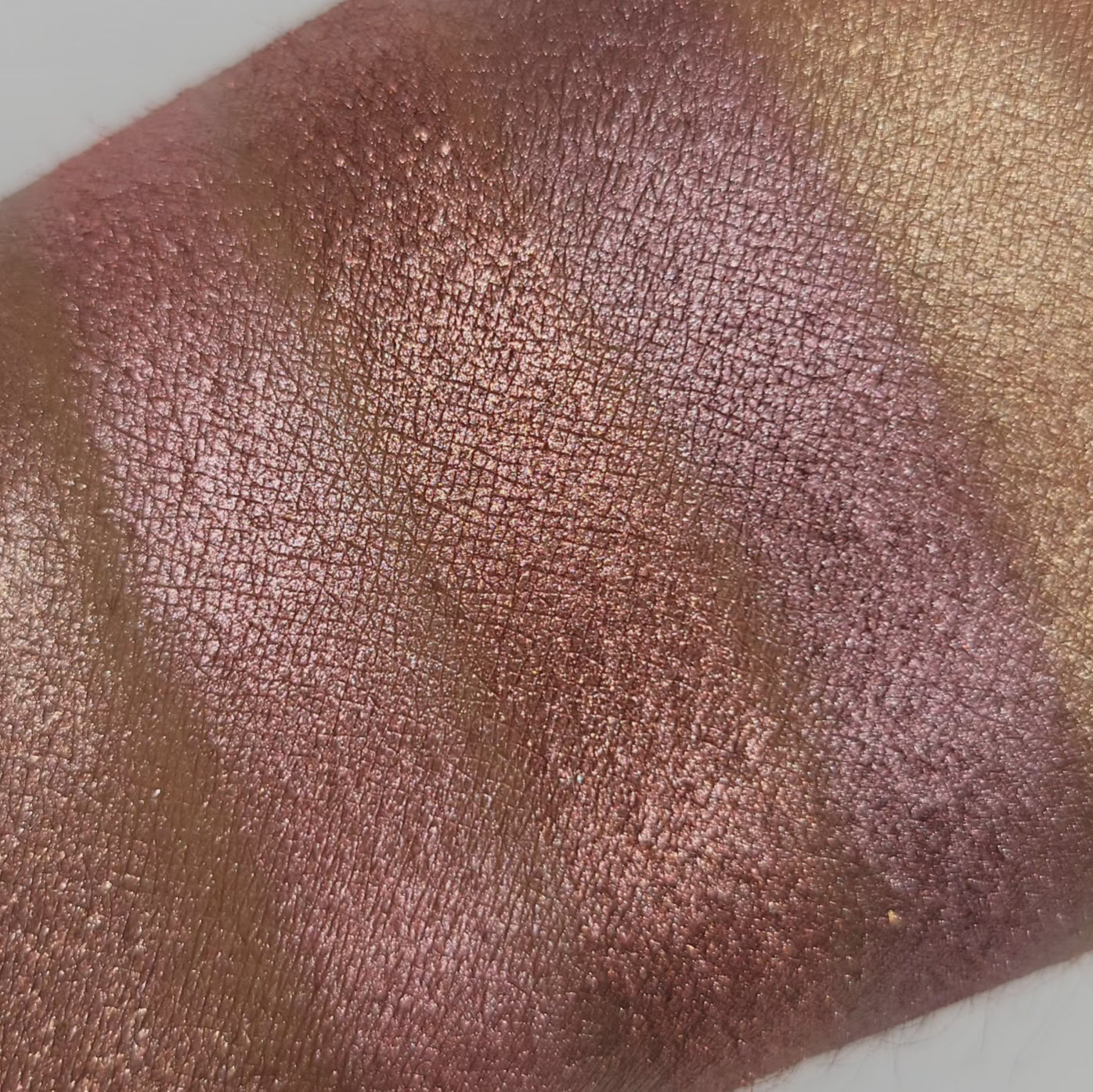 Too Hot To Handle - Eyeshadow Shimmer Coppery Red