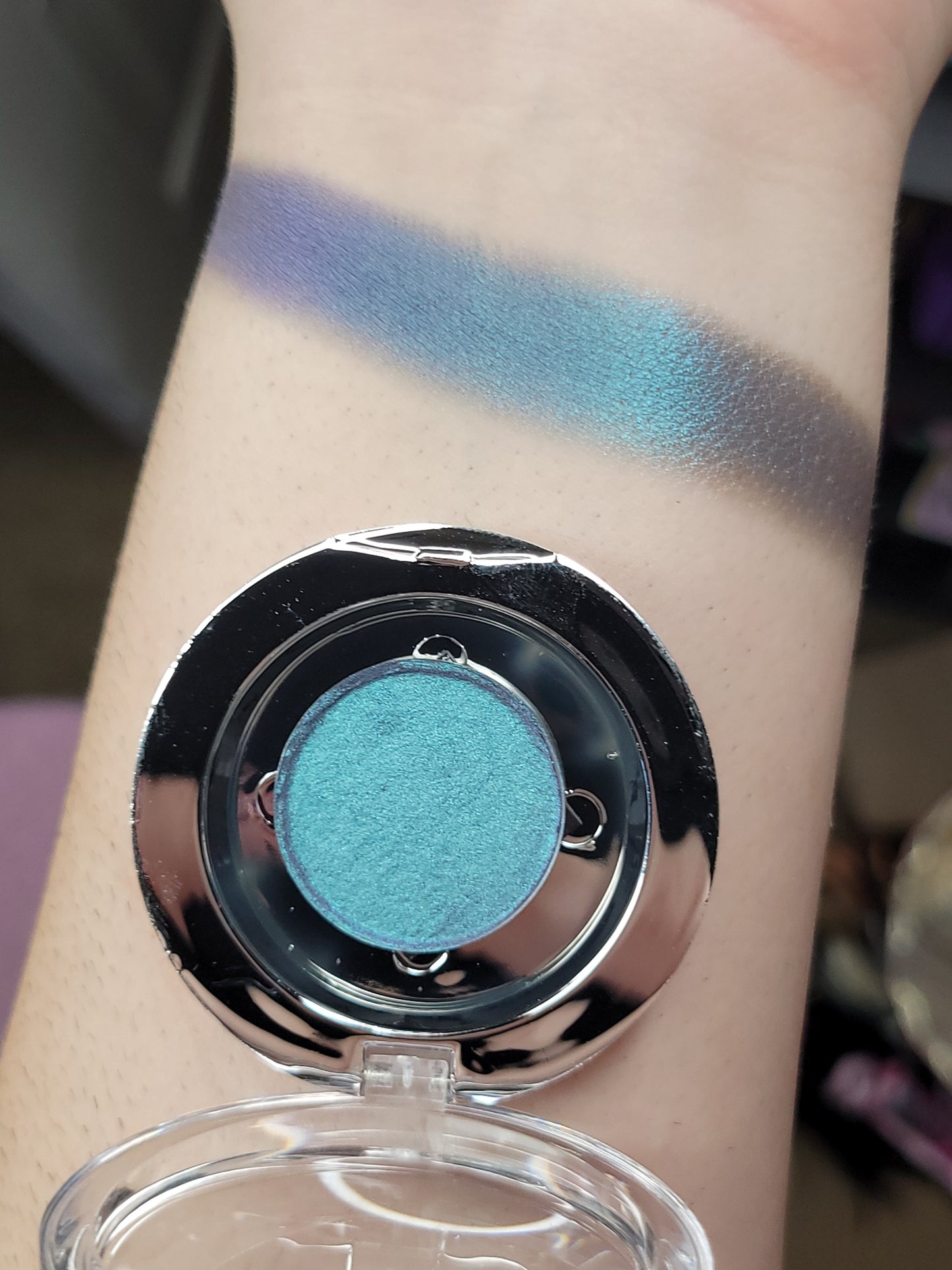 Hydra - Eyeshadow Multichrome Turquoise Green Blue Violet