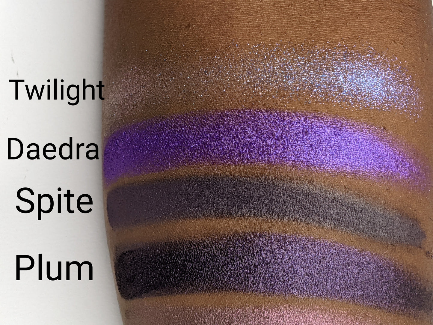 Daedra - Eyeshadow Bright Violet Purple