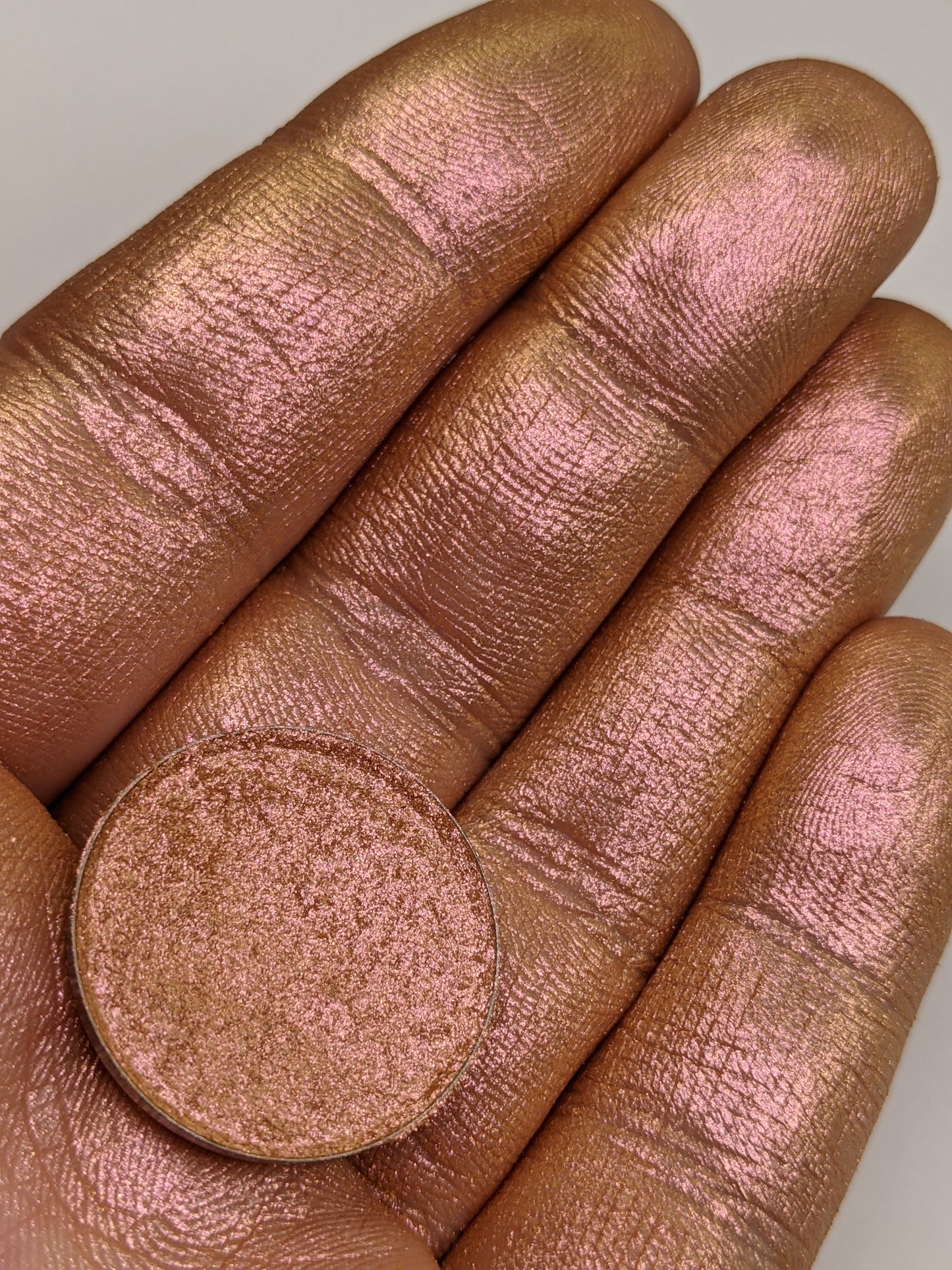 Hircine - Eyeshadow Duochrome/Multichrome Gold, Peachy-Champagne, Red