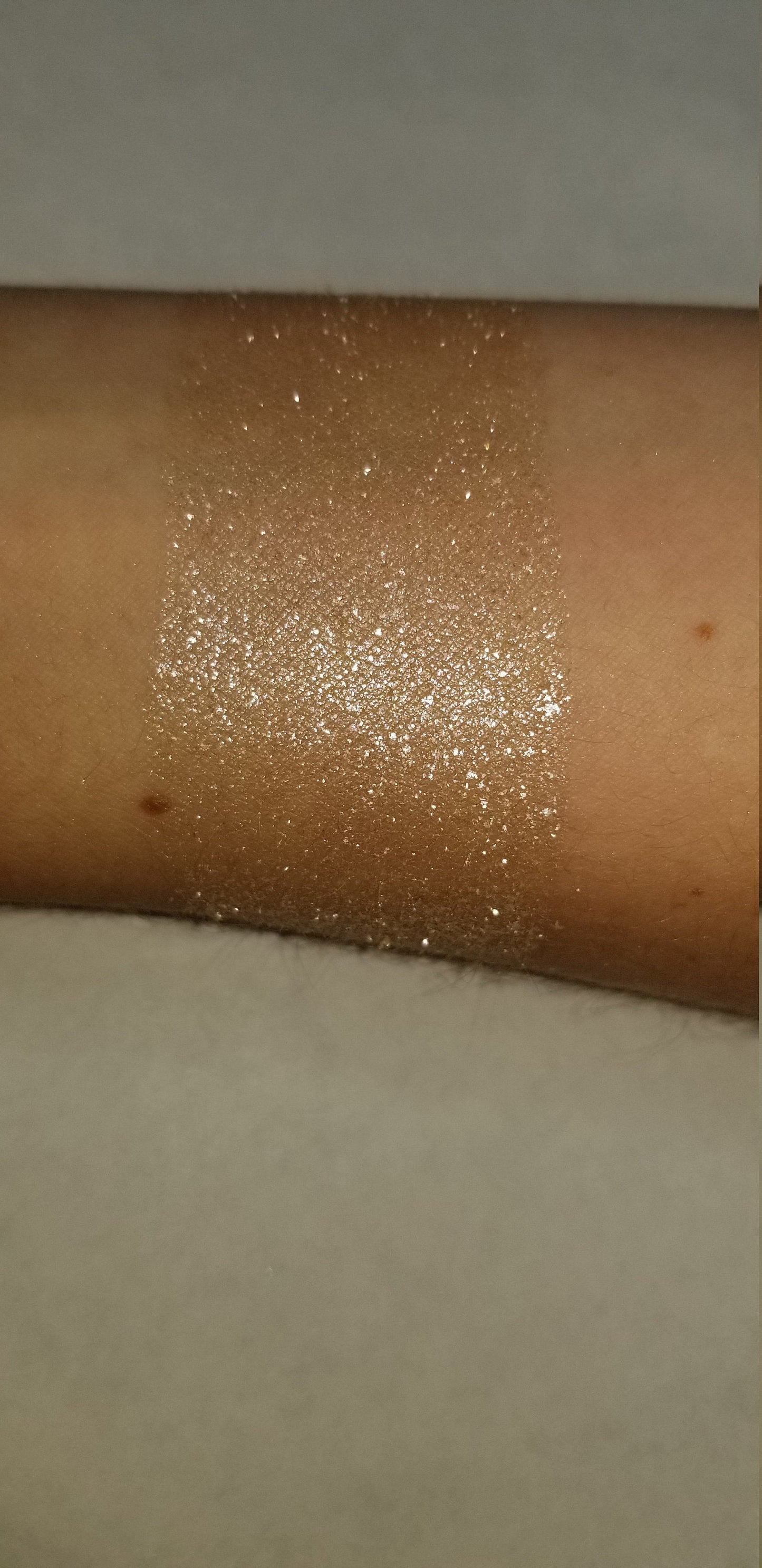 Chimera -  Highlighter Eyeshadow Champagne Gold Sparkle